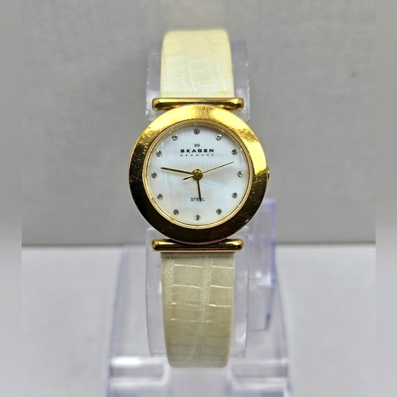 Skagen 107SGLW Gold Tone Watch White Leather Strap Crystal Dial New Battery 25mm - Picture 1 of 13